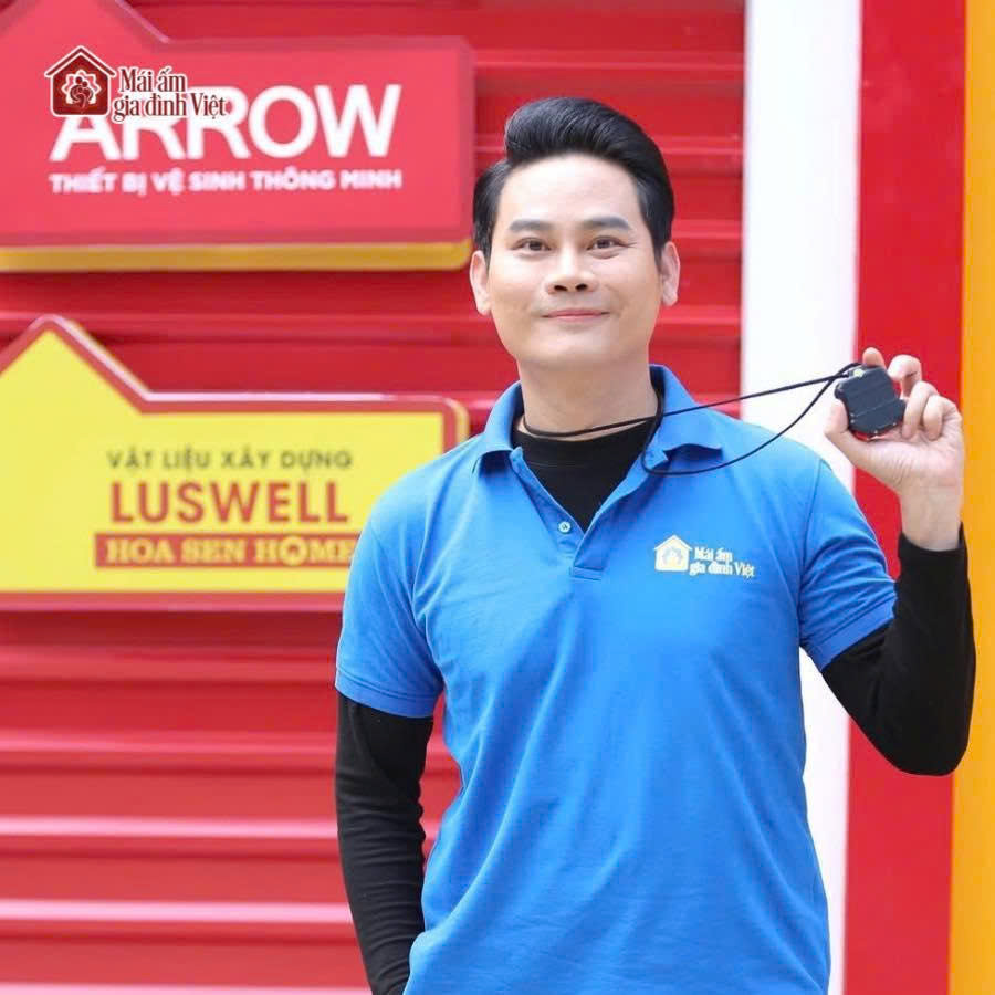 Anh Trai, Em Xinh Say Hi Cùng Arrow Tại Mái Ấm Gia Đình Việt