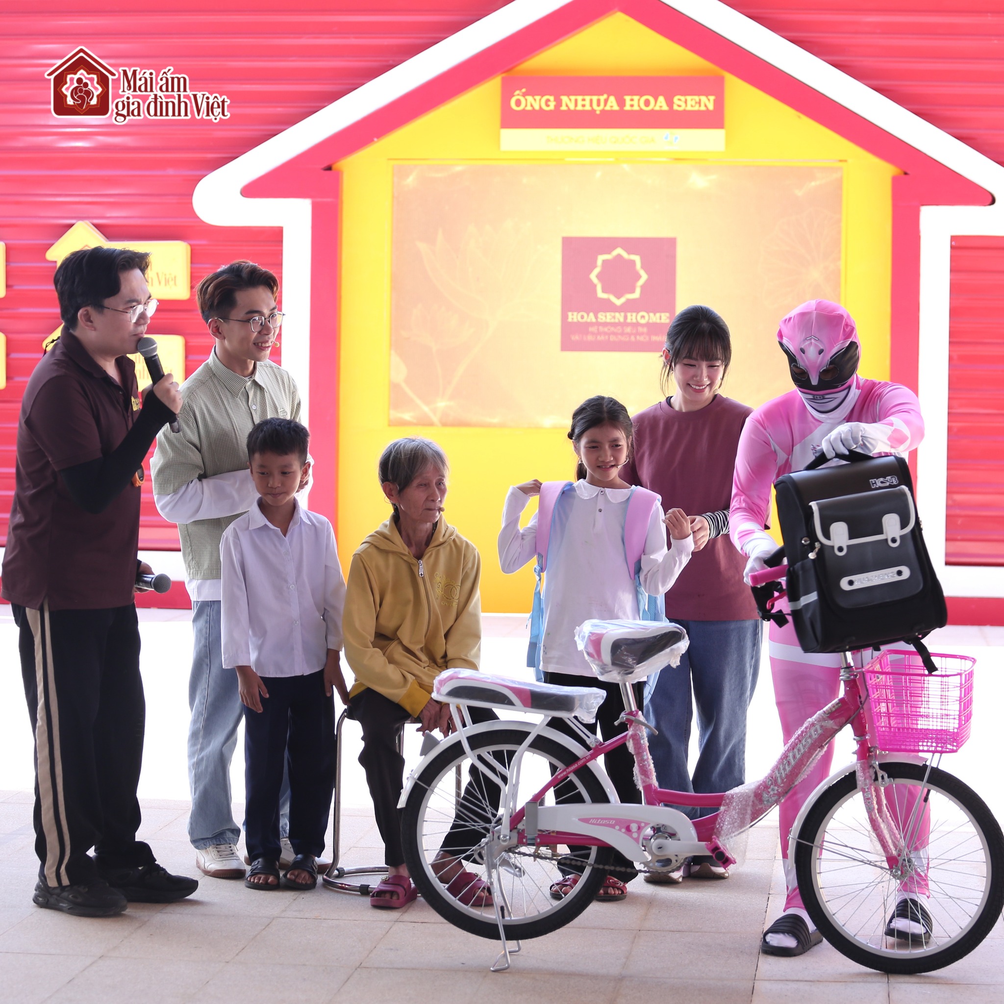 Dàn Sao Mái Ấm Gia Đình Việt Cùng Arrow Chắp Cánh Ước Mơ Cho Những Hoàn Cảnh Khó Khăn