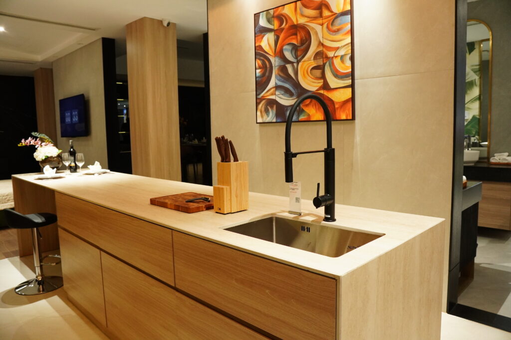 Arrow Ra Mắt Nhà Phân Phối Đồng Nai: Ốp Lát Xanh - Phú Thịnh Home