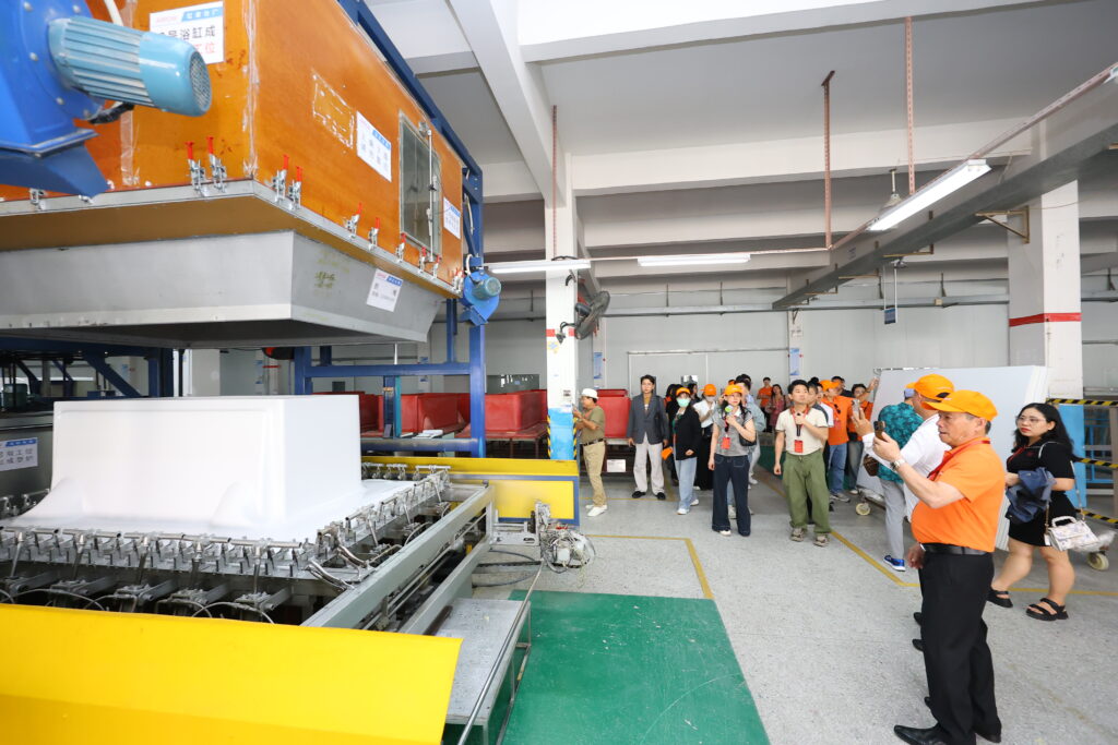 Mái Ấm Gia Đình Việt Khánh Hòa Cùng Dàn Sao & Arrow
